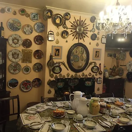 Bed & Breakfast Albany 2*