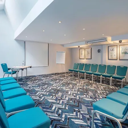 Leonardo London Heathrow Airport Hotel 4*