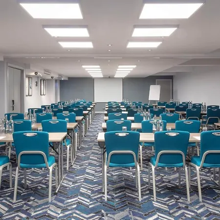 Leonardo London Heathrow Airport West Drayton (Middlesex)