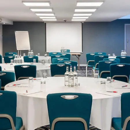 Leonardo London Heathrow Airport Hotel 4*