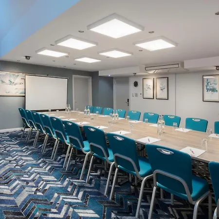 Leonardo London Heathrow Airport 4*