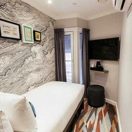 Oliver Plaza Hotell 4*