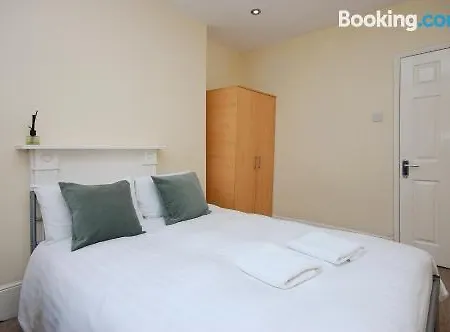 35 Swinton Street 3* London