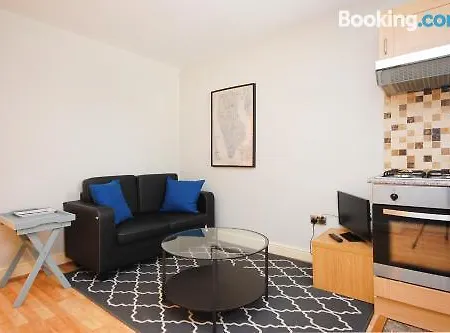 35 Swinton Street 3*