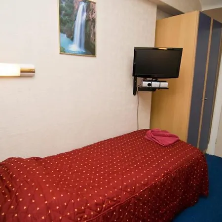 Upper Berkeley Hotel London