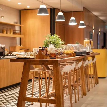 - Whitechapel By Ihg Hotel