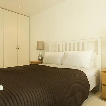 Austin David - Riverstate Hotel 4*