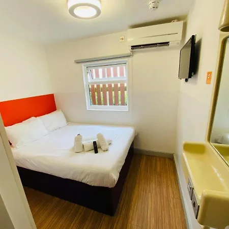 Easyhotel London Heathrow Hotel