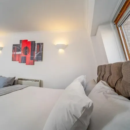 Park Lane Piccadilly Circus Apartment
