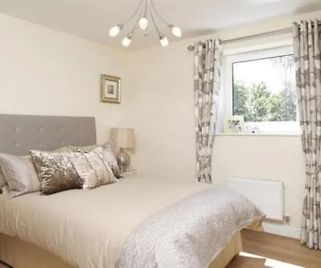 Apple House Heathrow Airport Guest house