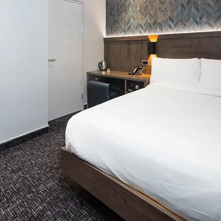 Brit Elephant Castle Hotel