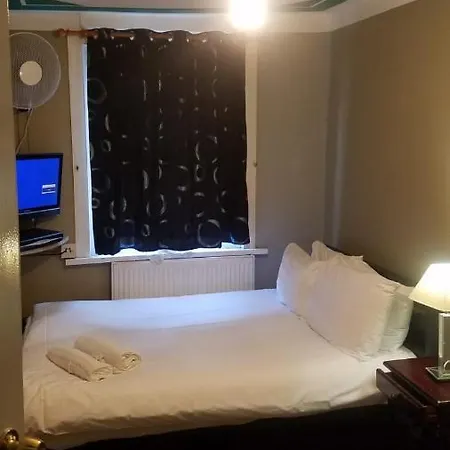 Hotel View Road 2*