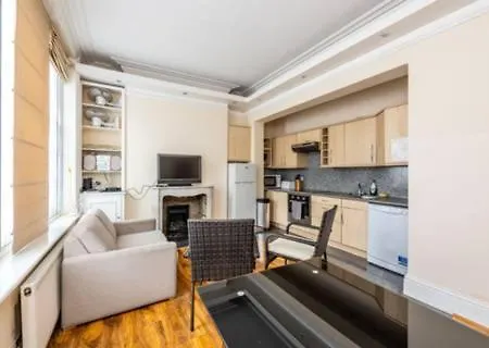 Kensington & Chelsea 2 Bed Zone 1 Aprt London