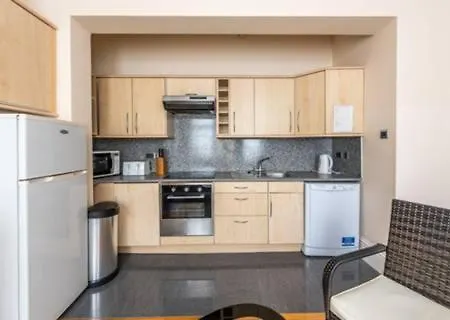 Kensington & Chelsea 2 Bed Zone 1 Aprt Apartment *