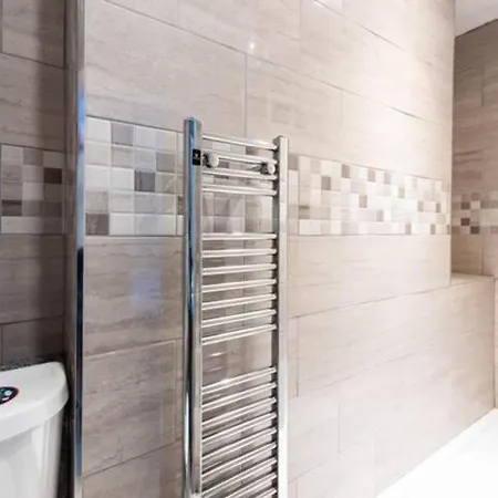Kensington & Chelsea 2 Bed Zone 1 Aprt London