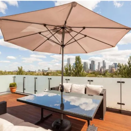 2 Bedroom Penthouse In Canada Water With Balcony