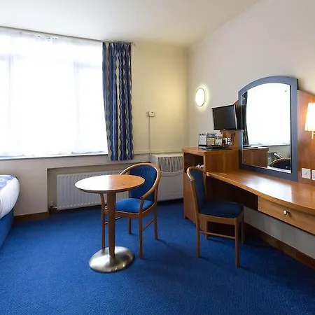 - Wembley International Hotel 3*