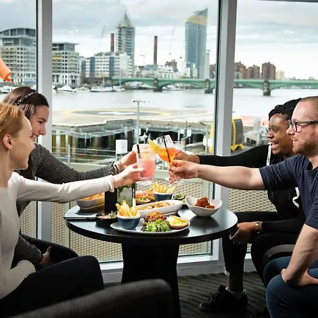 Crowne Plaza Battersea 4*