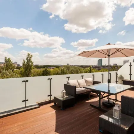 Apartment 2 Bedroom Penthouse In Canada Water With Balcony London
