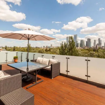 2 Bedroom Penthouse In Canada Water With Balcony Apartment