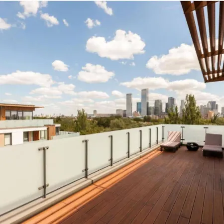 2 Bedroom Penthouse In Canada Water With Balcony *