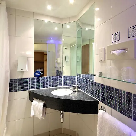 Holiday Express - Newbury Park, An Ihg London