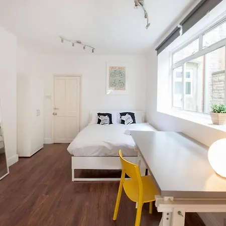 Tooting Broadway & By Dc Casa de hóspedes 5*