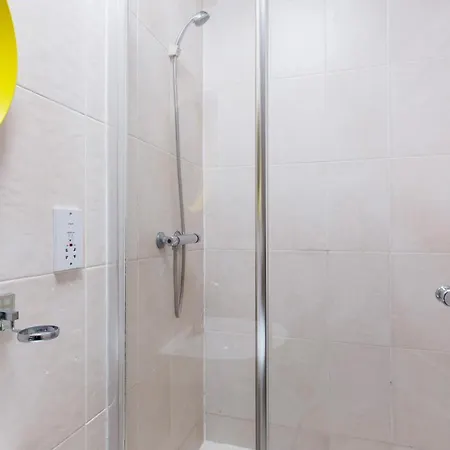 Tooting Broadway & By Dc Casa de hóspedes 5*