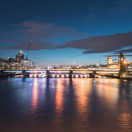 Отель Citizenm Southwark Bankside 4*