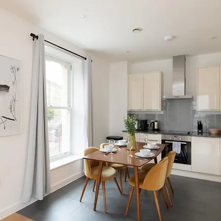 - Luxury And Spacious With Balcony *