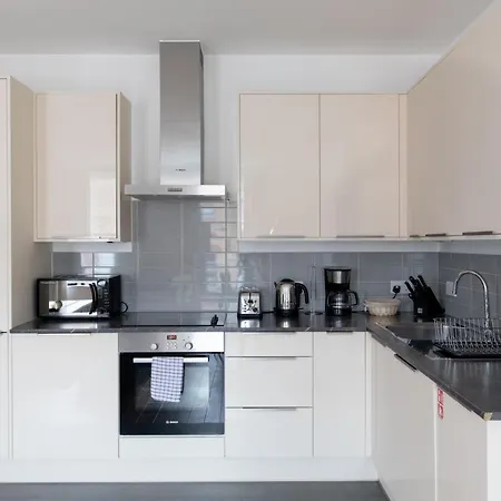- Luxury And Spacious With Balcony Appartamento Londra
