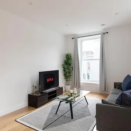 Appartamento - Luxury And Spacious With Balcony Londra