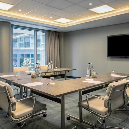 Crowne Plaza Battersea 4* London