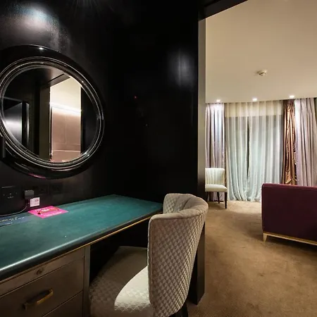 Crowne Plaza Battersea Hotel 4*