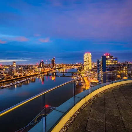 Crowne Plaza Battersea 4*