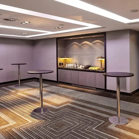 Crowne Plaza Battersea 4* London