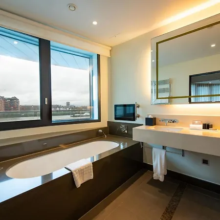 Crowne Plaza Battersea Hotel London
