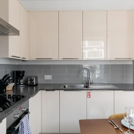 - Luxury And Spacious With Balcony Appartamento Londra