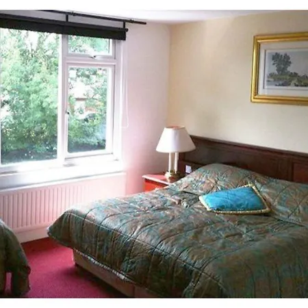 Old Oak Tree Inn Отель 2*
