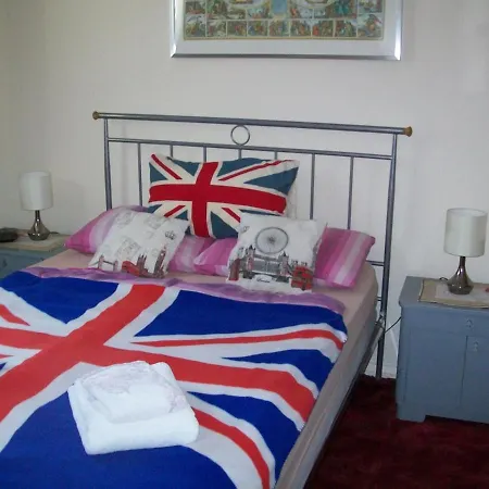 Bed & Breakfast In Seven Sisters Londra