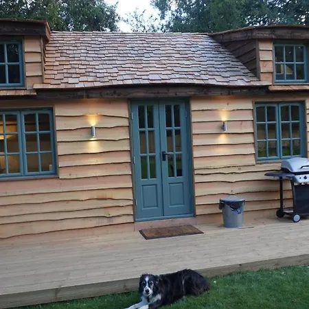 The Secret & Hideaway Caravan Lodge *