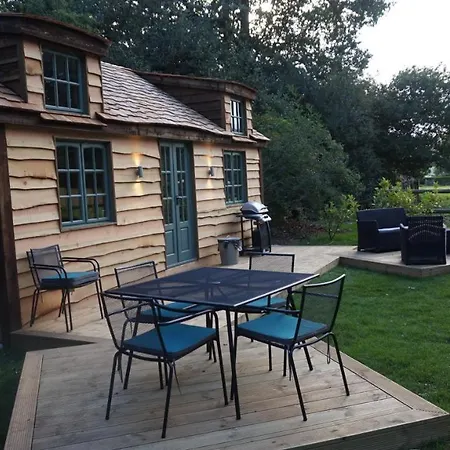 The Secret & Hideaway Caravan * Cudham