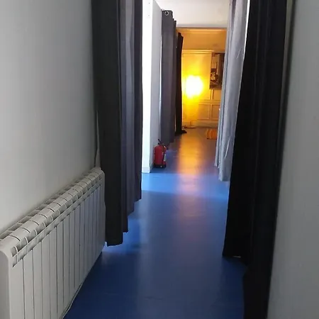 皇后旅舍 *