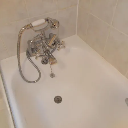 Double With Private Bathroom In Flat Centre