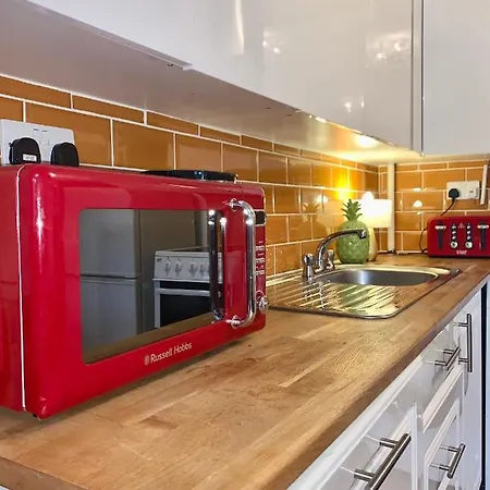 Great 2 Bedrooms 15 Mins From The Centre