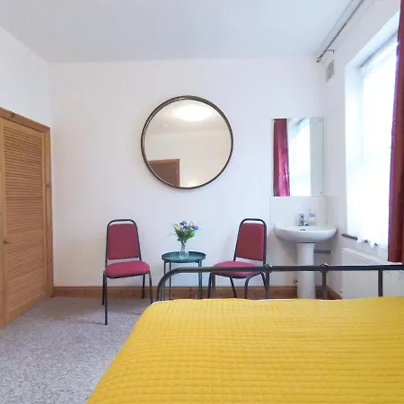 Carnation Flat A In Wembley *
