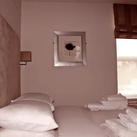 Mccafferty'S Guesthouse Ilford Hotel 3*