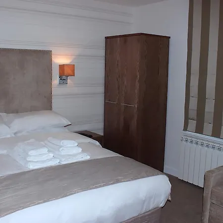 Mccafferty'S Guesthouse Ilford Hotel 3*