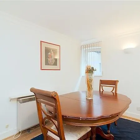 Portered Flat Shad Thames * London