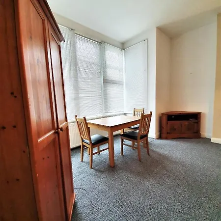 Wellesley Guest Bed & Breakfast 2*